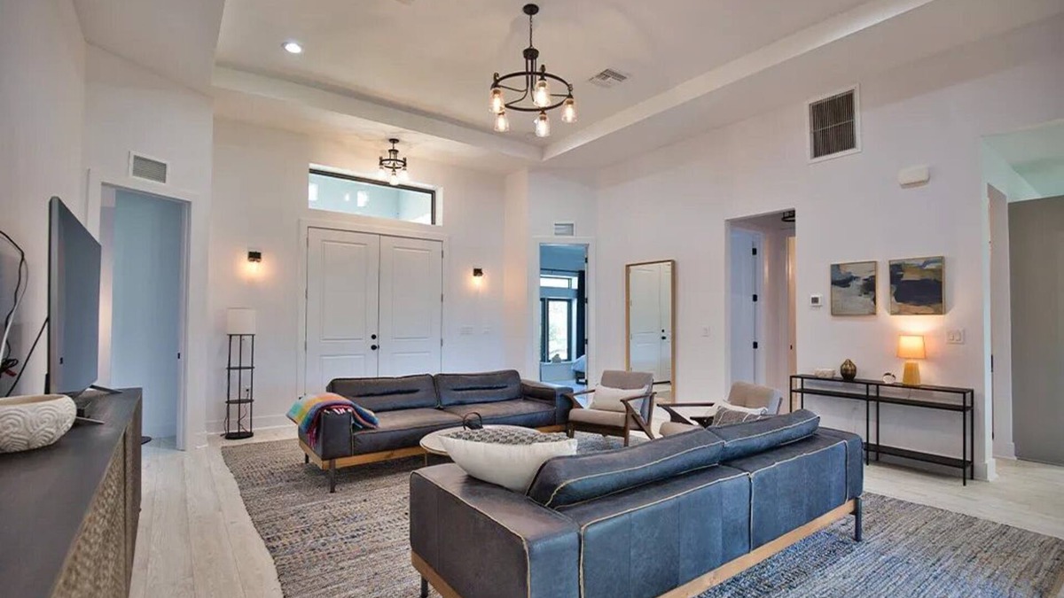 Rotonda Heights House | Modern villa near the beach with lanai, outdoor kitchen and fully equipped!