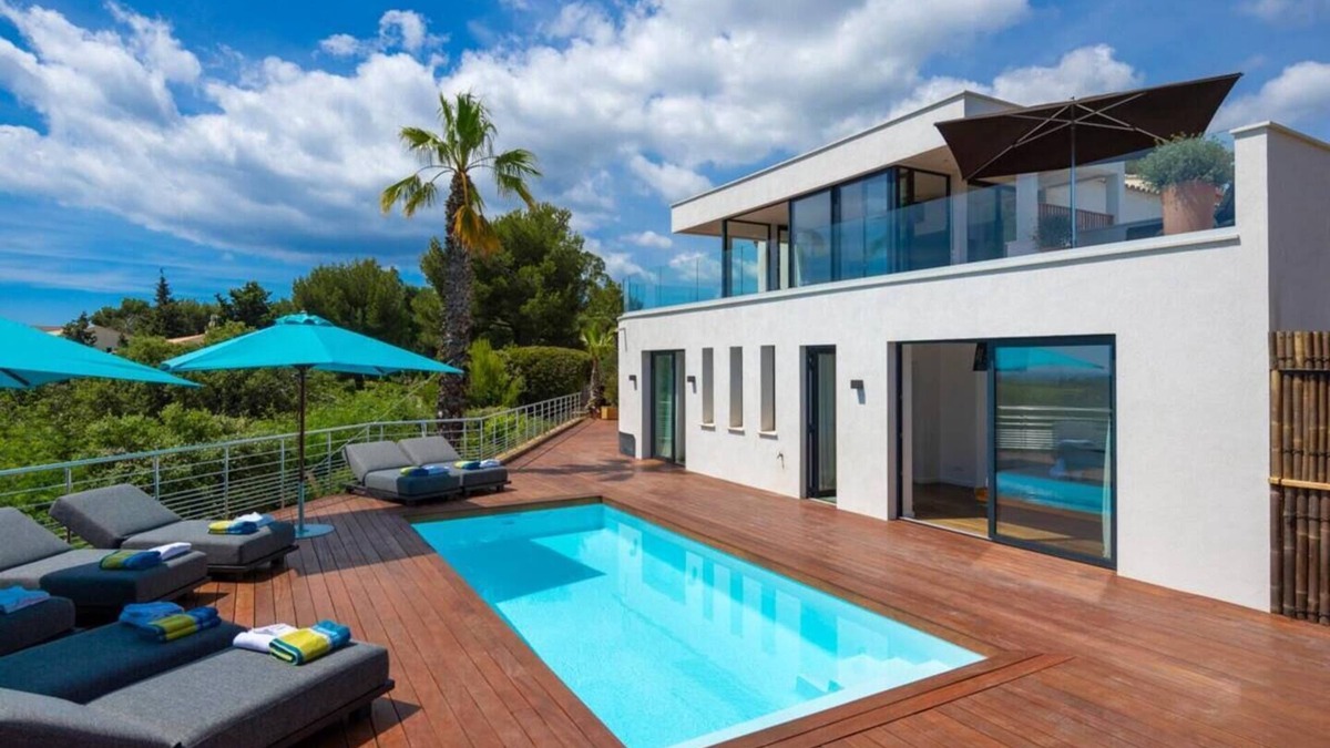 La Croix-Valmer Villa | Modern villa with swimming pool and sea view. 5 suites and 2 bedrooms!