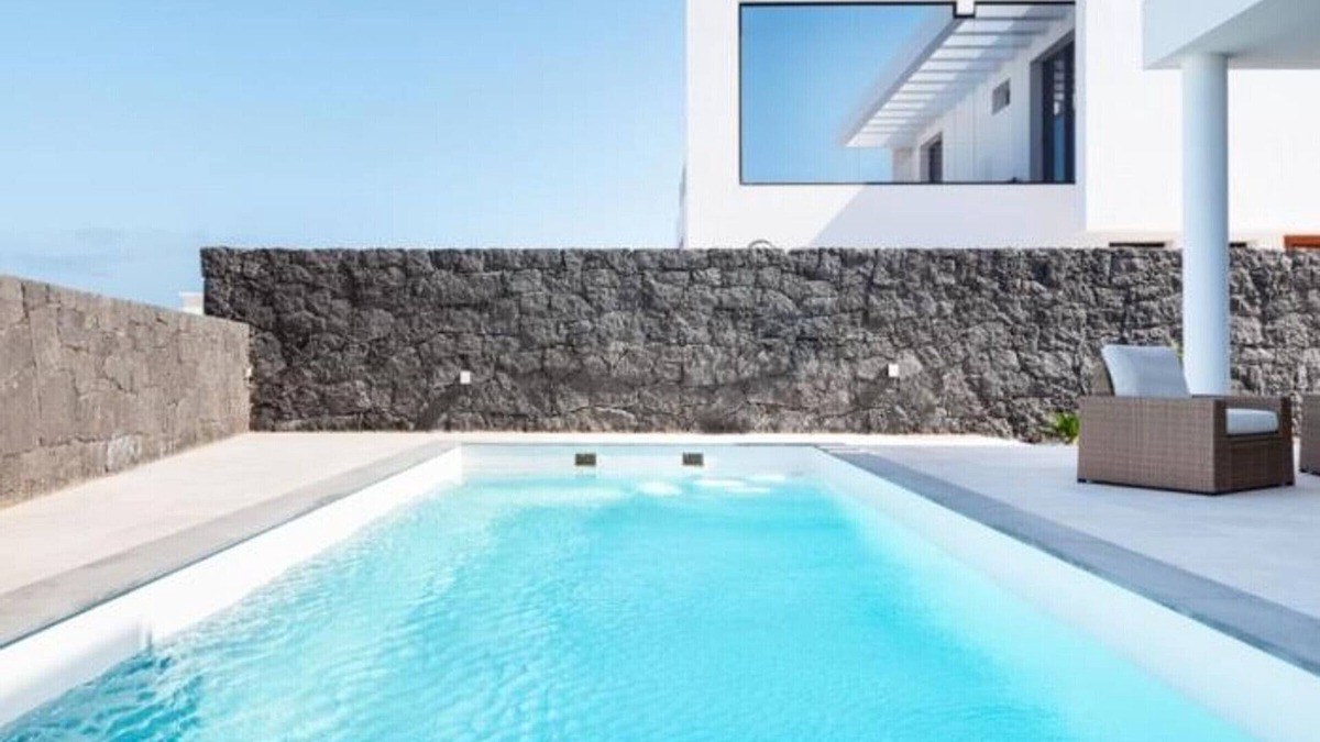 Los Pocillos Villa | Modern villa with air conditioning and Wi-Fi in Puerto del Carmen