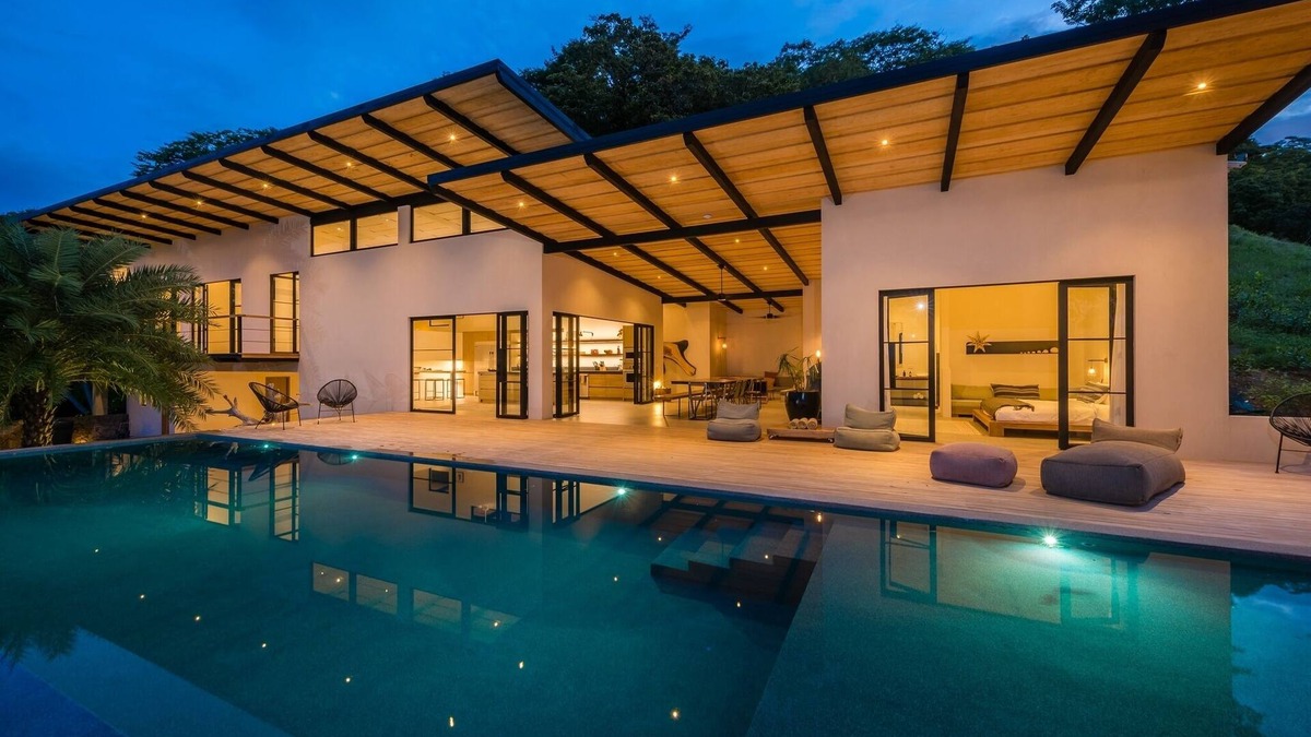 Tamarindo Villa | Modern villa with amazing infinity swimming pool a few steps from Tamarindo