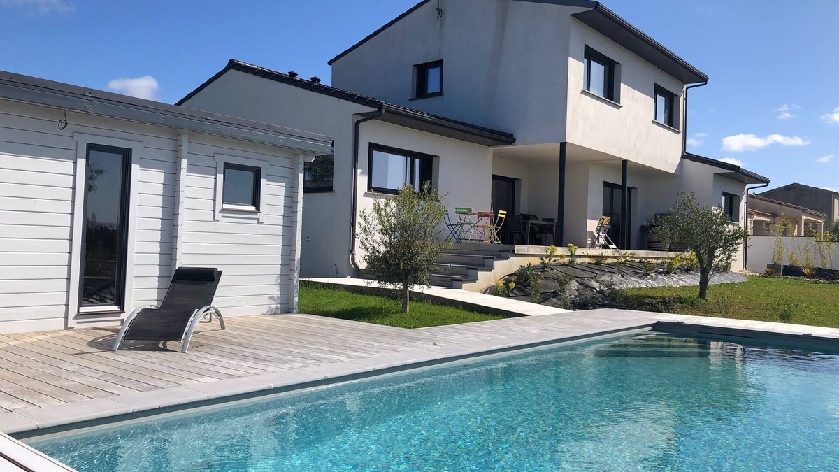 Moussoulens Villa | Modern villa with heated pool