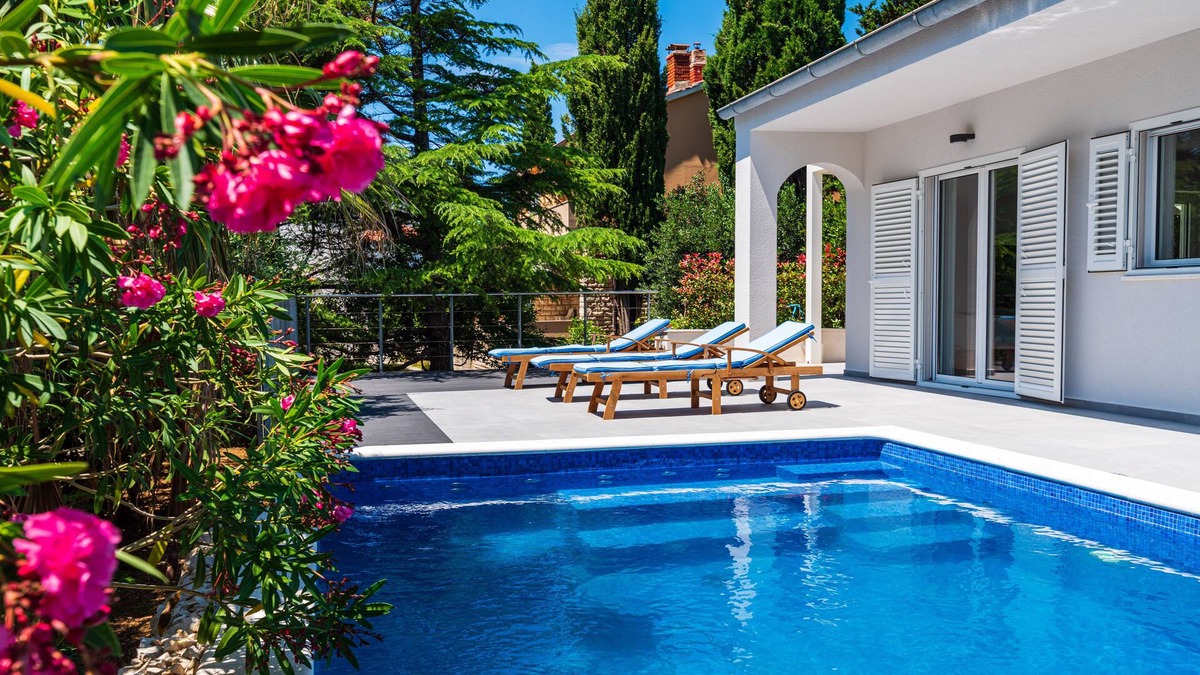 Novalja Villa | Modern villa with heated private pool, 100 m distance from the sea