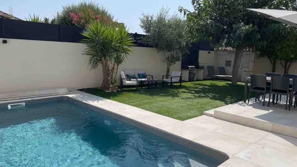 Lattes Villa | Modern villa with pool close to the beach