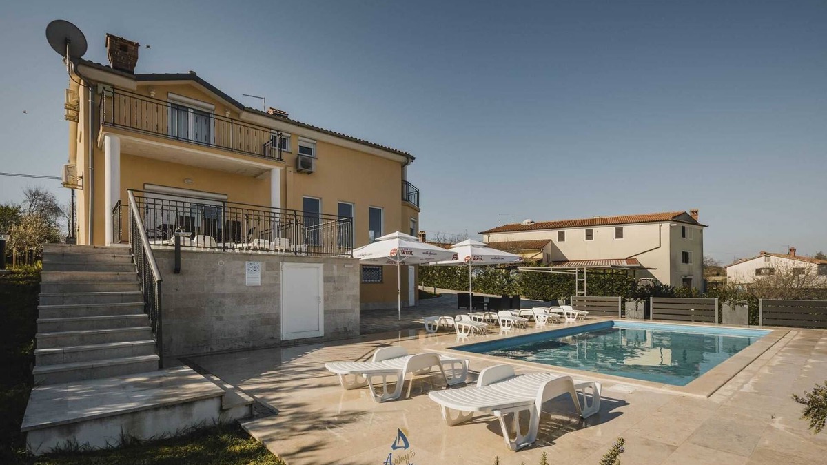 Momjan Villa | Modern Villa with Pool Close to Beaches for up to 8+2 Guests