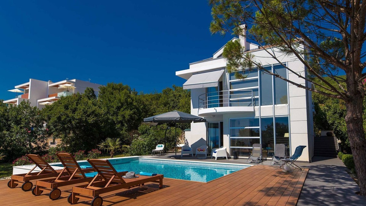 Dramalj Villa | Modern villa with private pool and jacuzzi,350m distant from the sea !