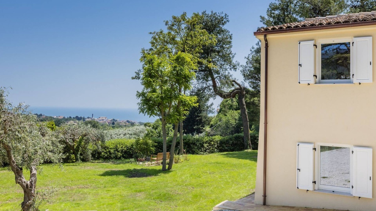 Sirolo Villa | Modern villa with sea views in Sirolo, just 10 minutes from the beautiful beaches of Conero