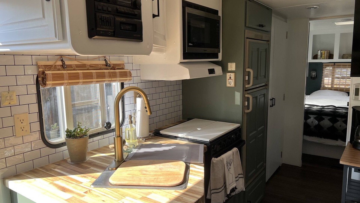 Southeast Eugene House | Modern Vintage Camper w/Peaceful Private Yard