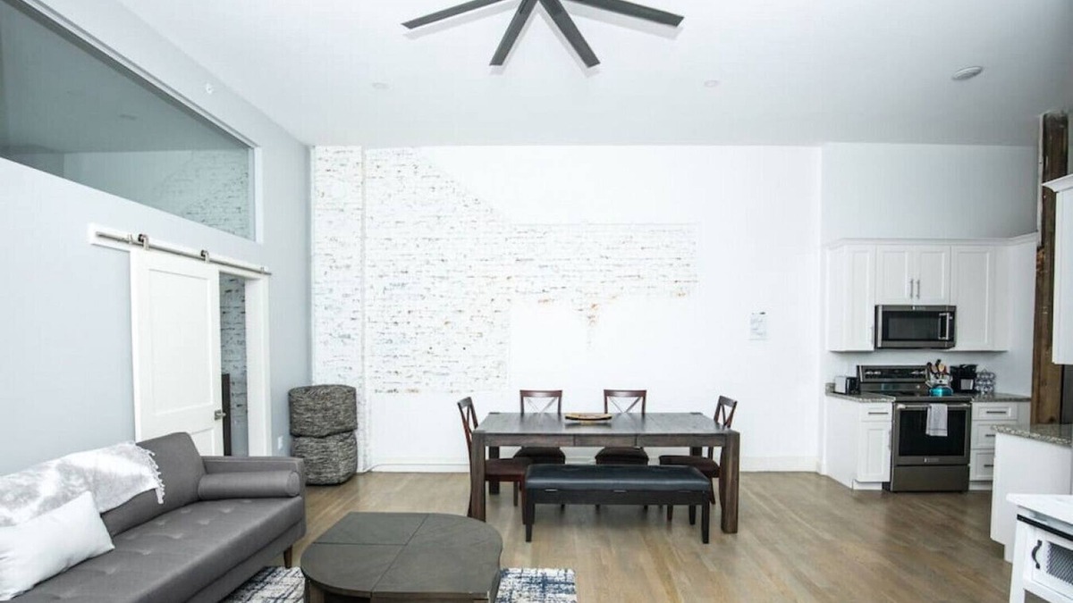 Old Port Apartment | Modern Walkable Old Port 2BR Loft