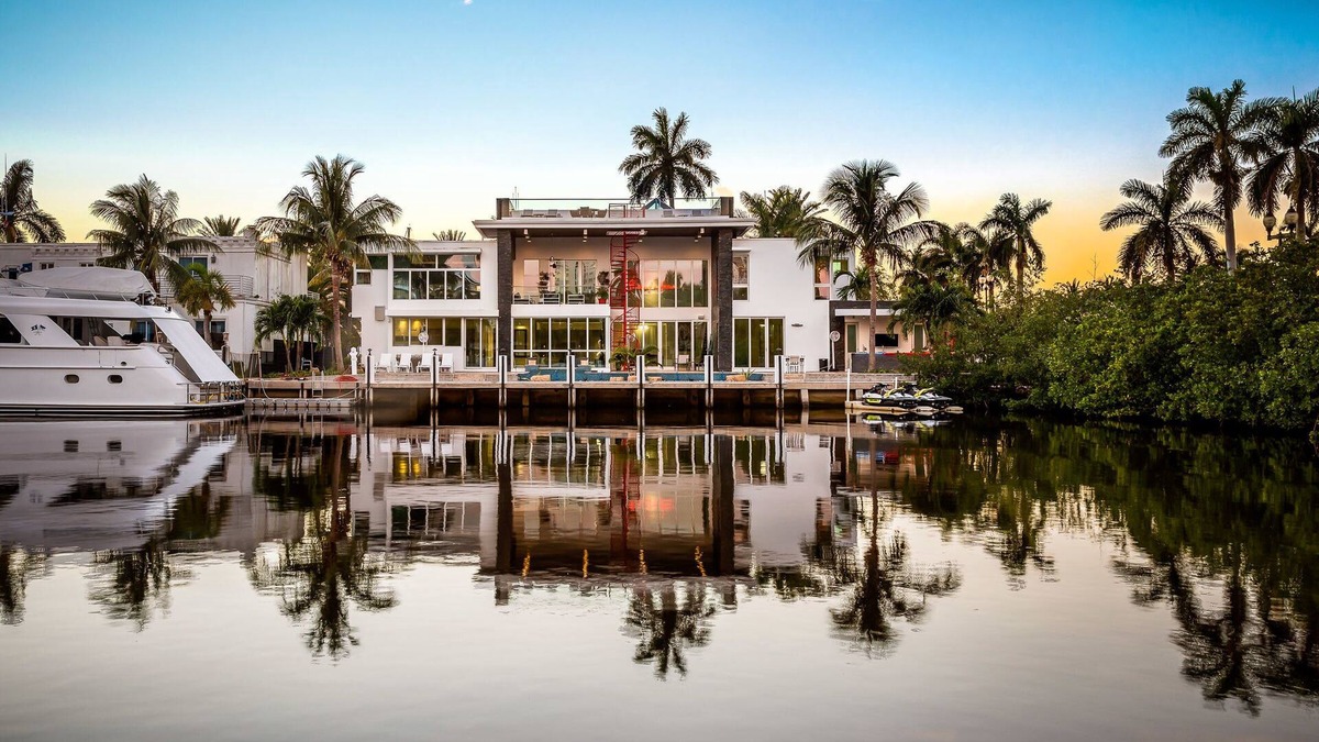 Downtown Fort Lauderdale House | Modern Waterfront Mansion in the heart of Las Olas minutes from the Beach