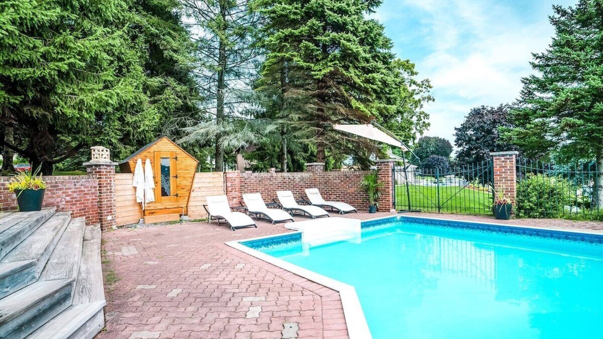 Augusta Cottage | Modern Waterfront Cottage With Heated Pool by 1000 Islands!