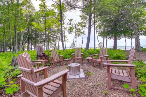Sturgeon Bay House | Modern Waterfront Home - 1 Mi to Cave Point Park!