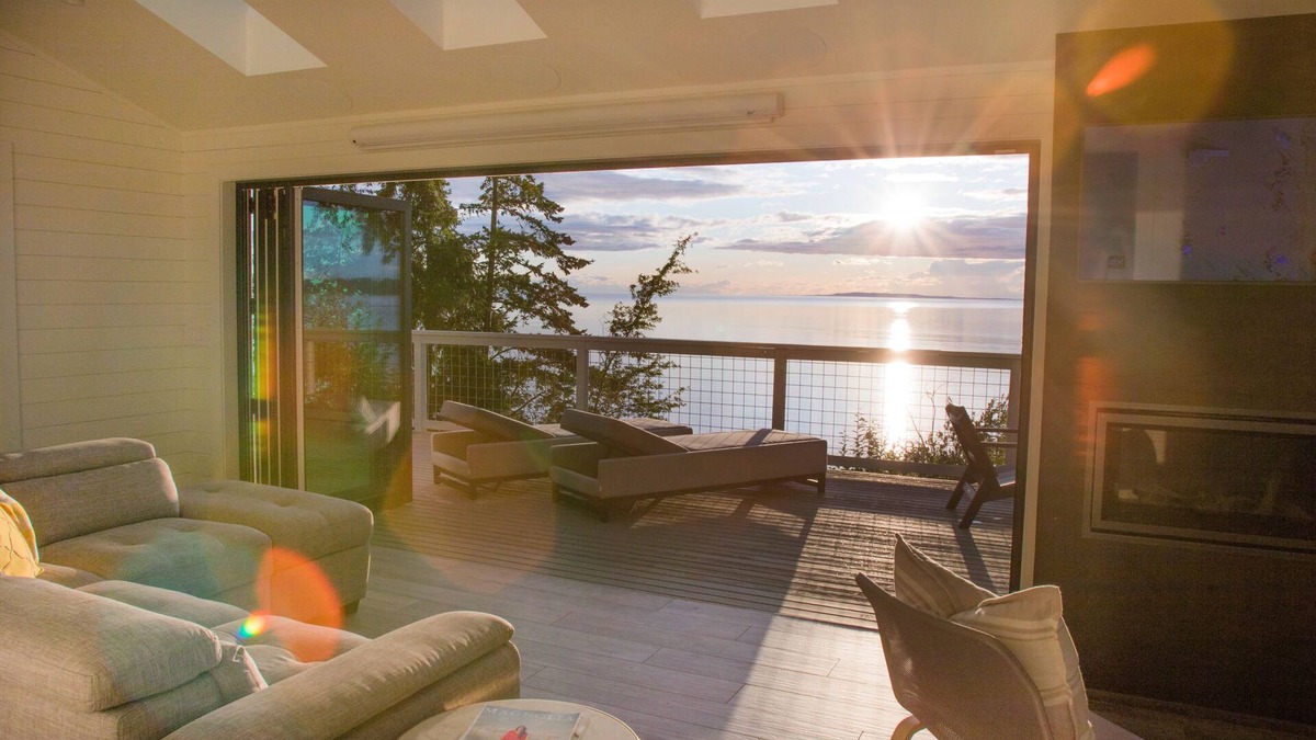 Blaine House | Modern Waterfront Luxury