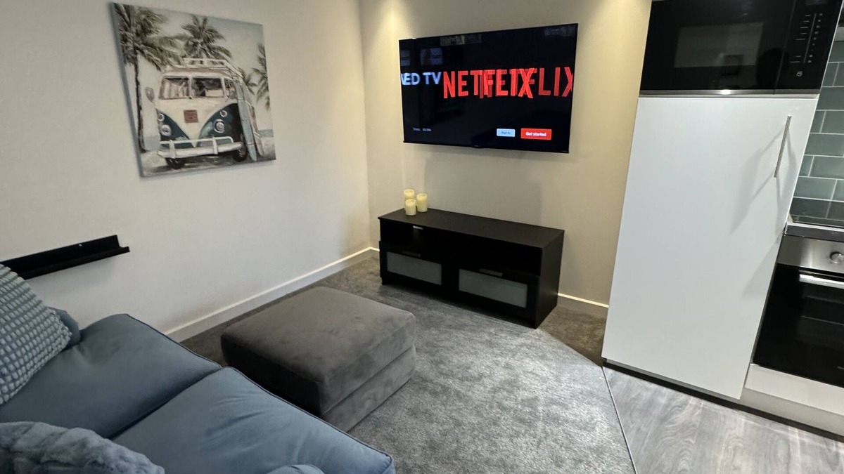 Upton Cheyney Apartment | Modern well designed 1 bedroom apartment, with car parking