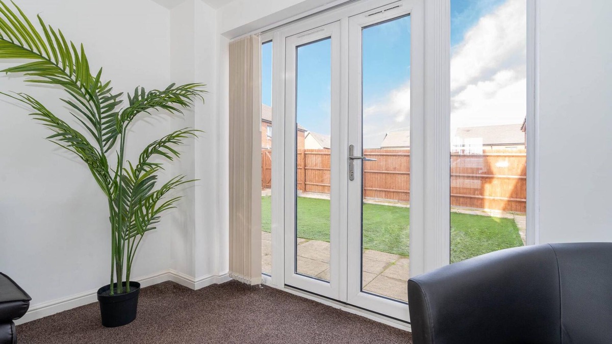 Smethwick House | Modern West Midlands Family home with Garden