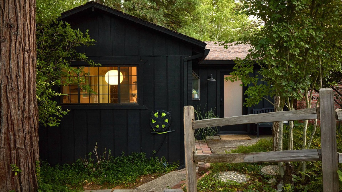 Hacienda House | Modern wooded gem with fast WiFi, charming deck, fireplace, W/D & central AC