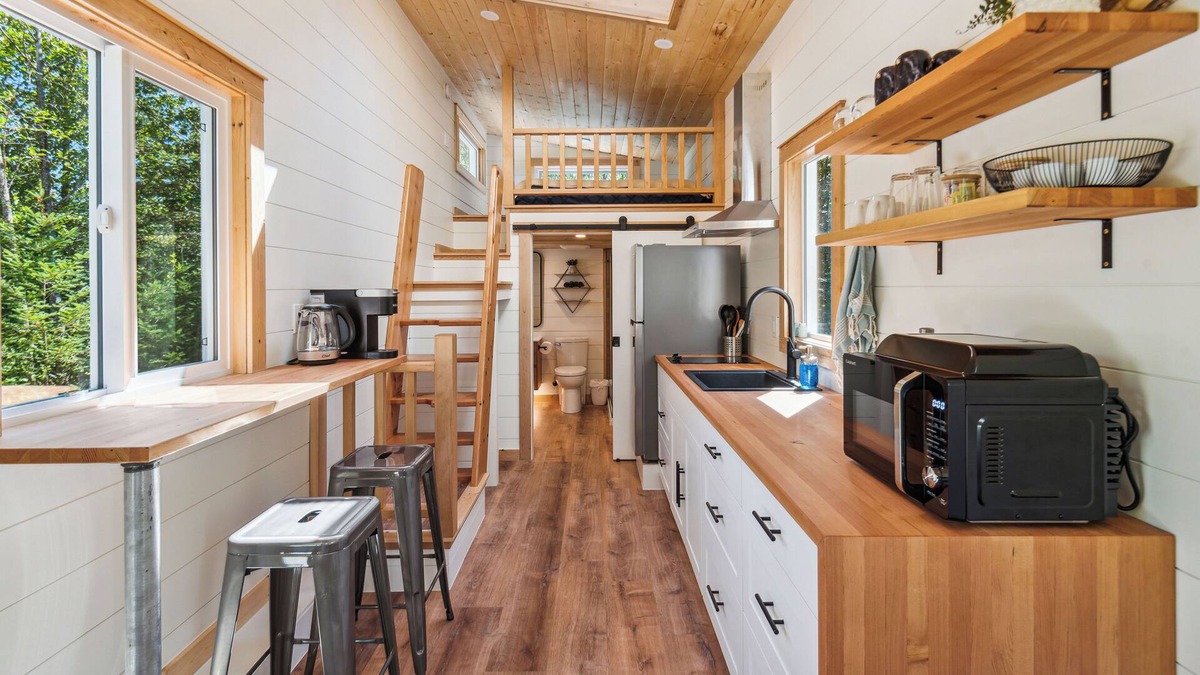Duncan House | Modern & woodsy tiny home with outdoor tub!