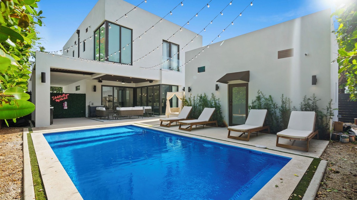 Liberty City Villa | Modern Zen Oasis in Design District Sleeps 16
