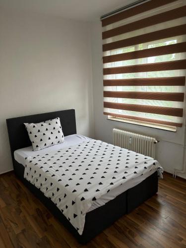 Dorstfelder Brucke House | Moderne WG WohngemeinschaftZimmer Wohnung im Stadtzentrum mit idyllischem Garten hinter dem Haus der perfekte Rückzugsort für entspannte Stunden im Ferein