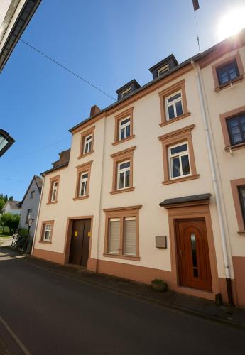 Merzig House | Modernes Stadthaus im Zentrum, 10 Betten 3 Schlafzimmer