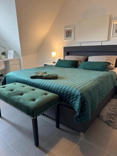 Troisdorf Apartment | Modernes, zentrales Apartment in Troisdorf, Region Köln Bonn, 3 Etage, maximal für 4 Personen, Parkplatz & Netflix inklusive