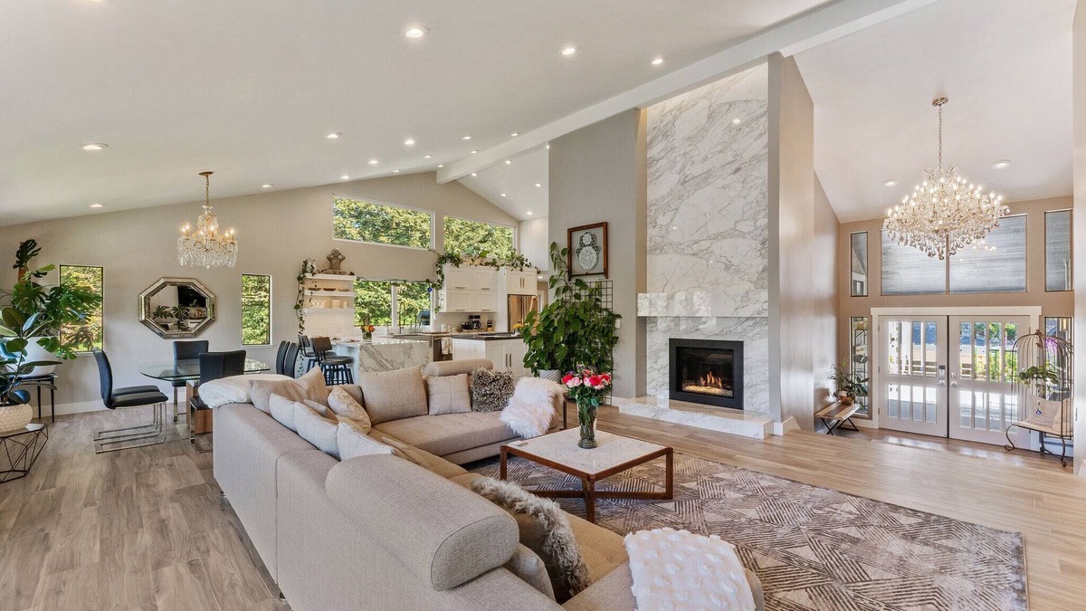 Santa Rosa House | Modernist Wine Country Estate Home - Newly remodeled & centrally located JACUZZI