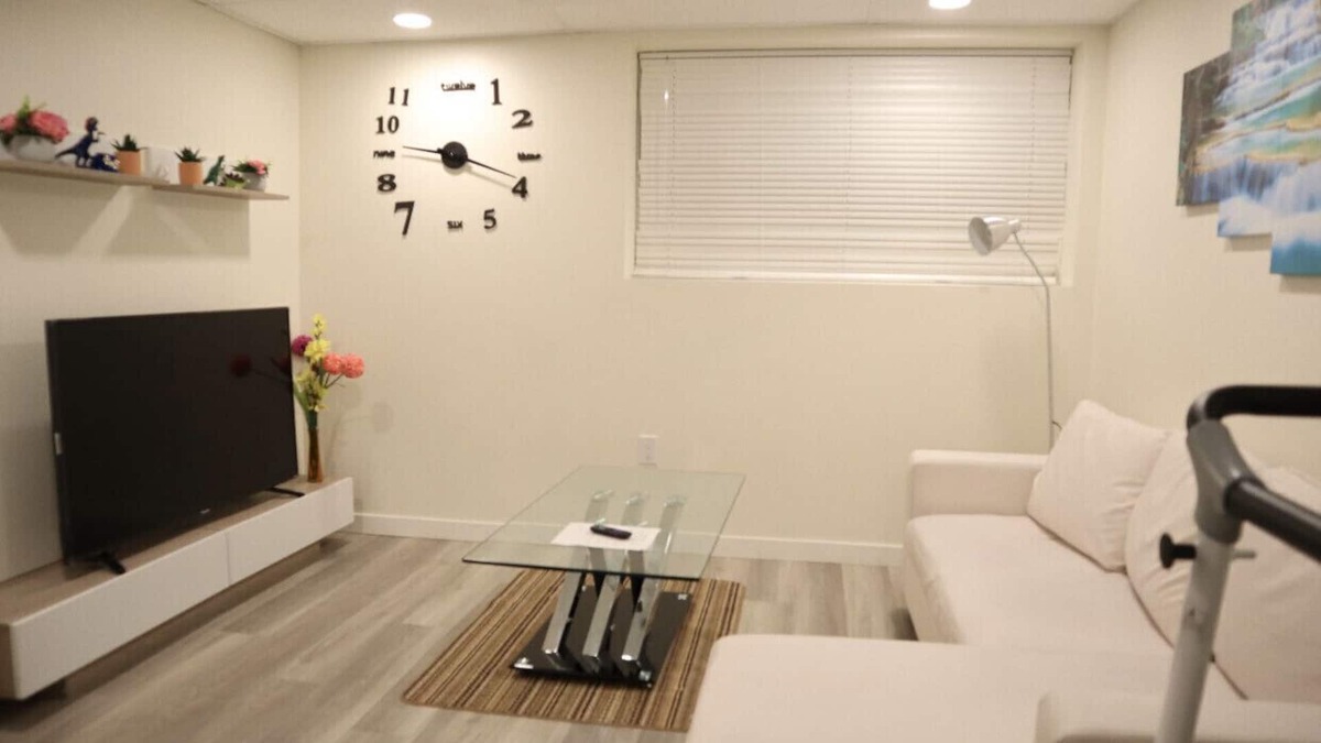 East Kildonan House | Modernized and spacious suite