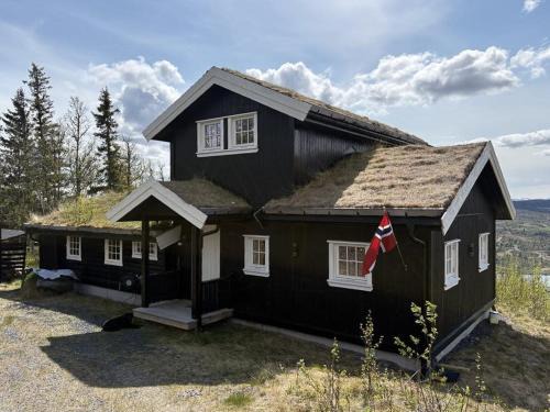 Vestre Slidre House | Modernized Log Cabin With Views Of The Mountains