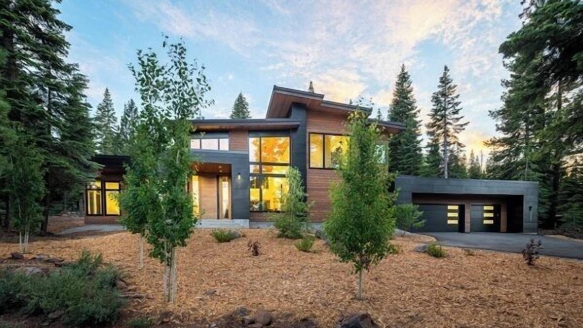Ponderosa Palisades House | Modernly Appointed 4 Bed 4.5 Bath Mountain Home with Club Amenities