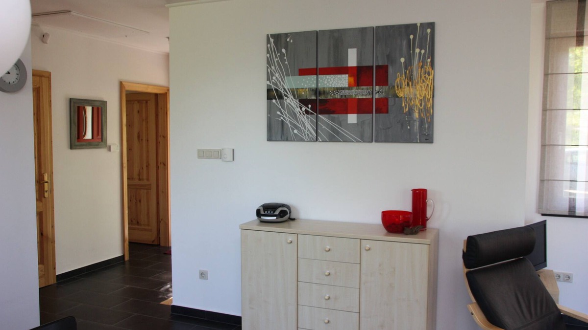 Szolad Villa | Modernly furnished, detached basement villa with spacious garden. Three bedrooms, two bathrooms.