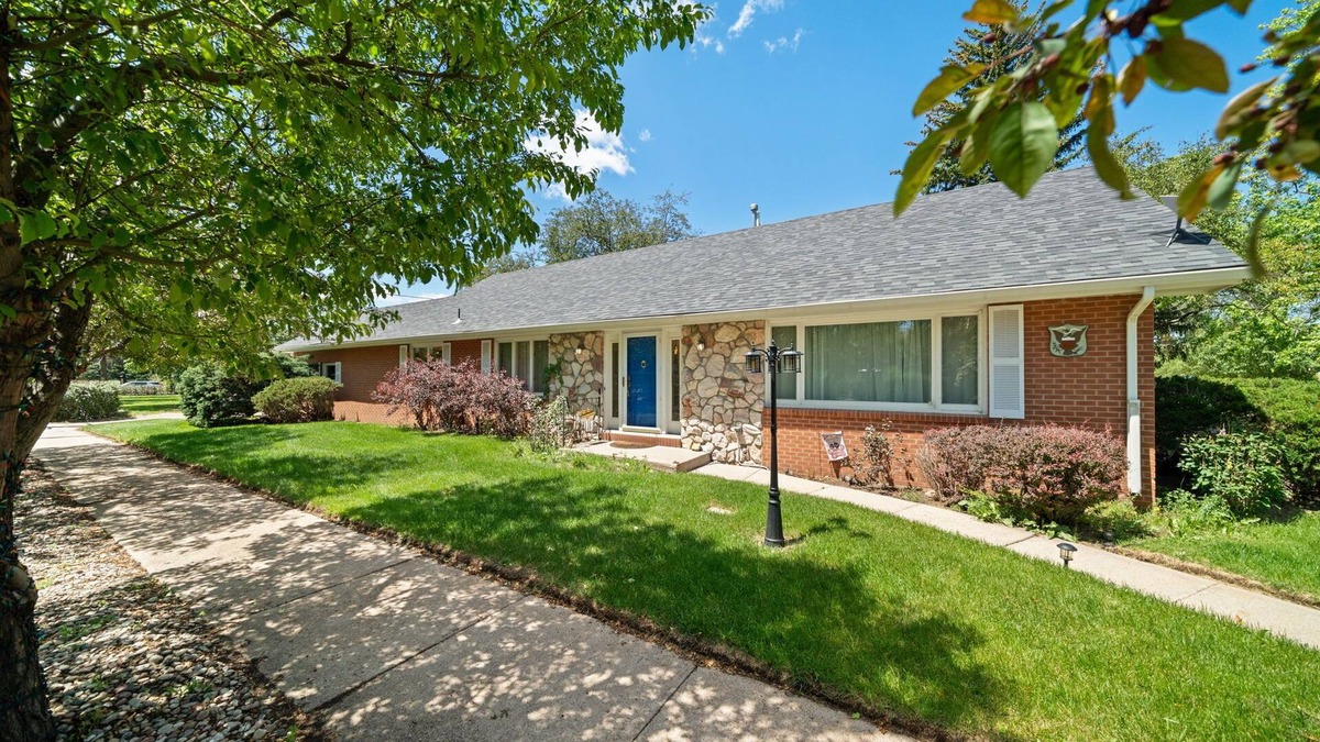 Cheyenne House | Modernly Sophisticated 3 Bedroom Home