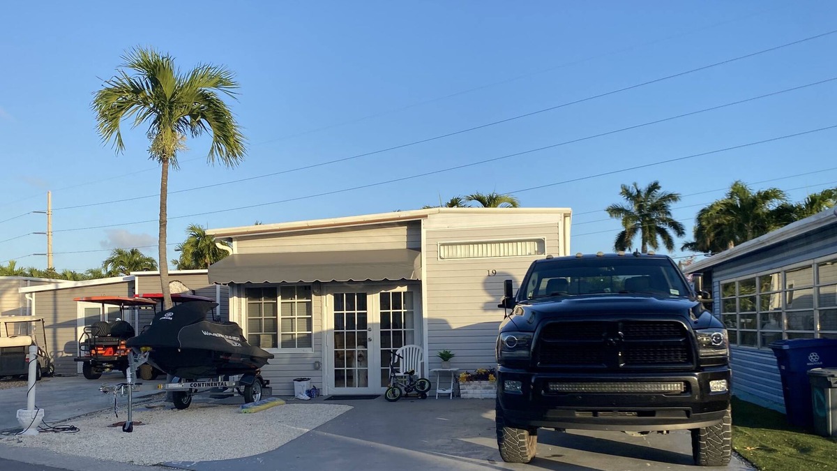 Layton RV Rental | Module Home by the beach, beautiful sunsets, great community with many amenities