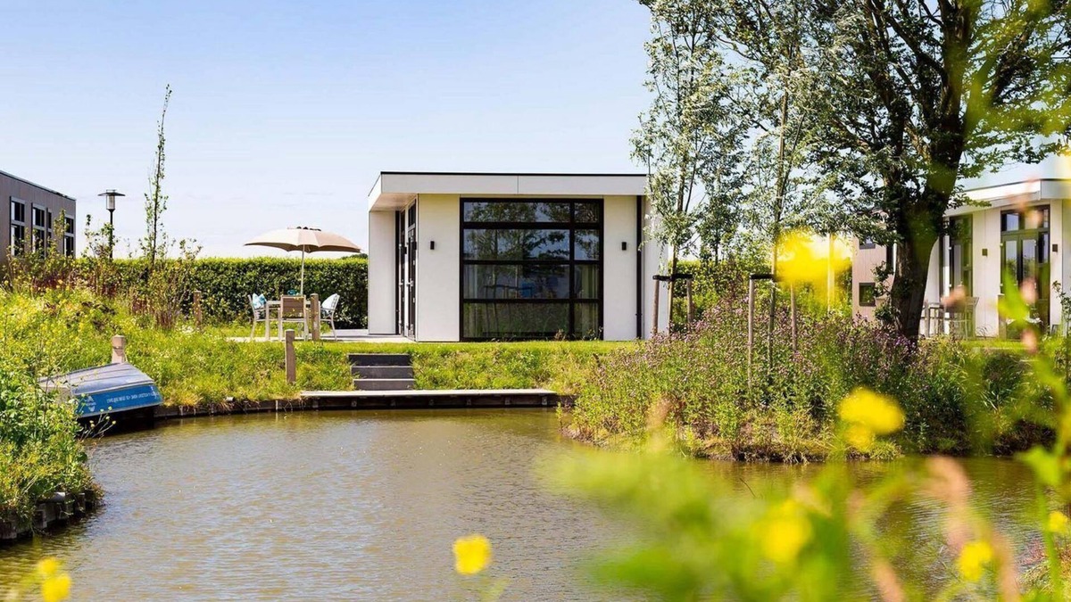 Berkhout Ski Chalet | ✓ Module Special at Park Westerkogge ✓ Holiday home for 6 people ✓ Located in Berkhout (North Holland) ✓ Waterfront holiday resort ✓ Book directly at the resort