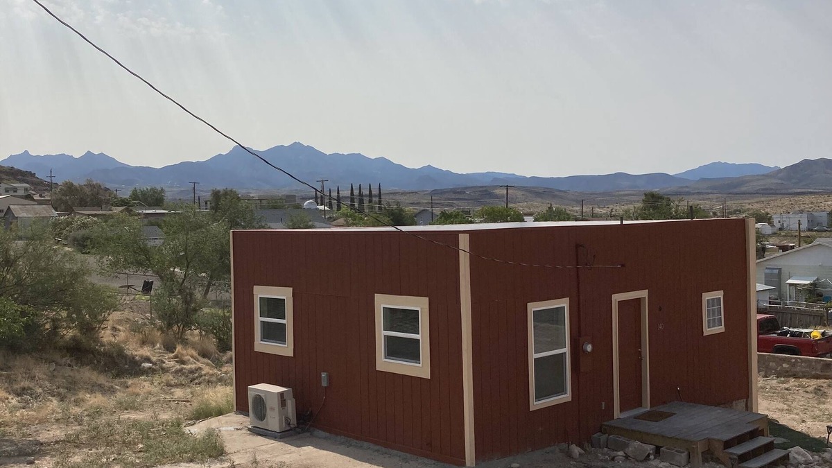 Kingman House | Mohave Mini Mansion in classic old town Kingman