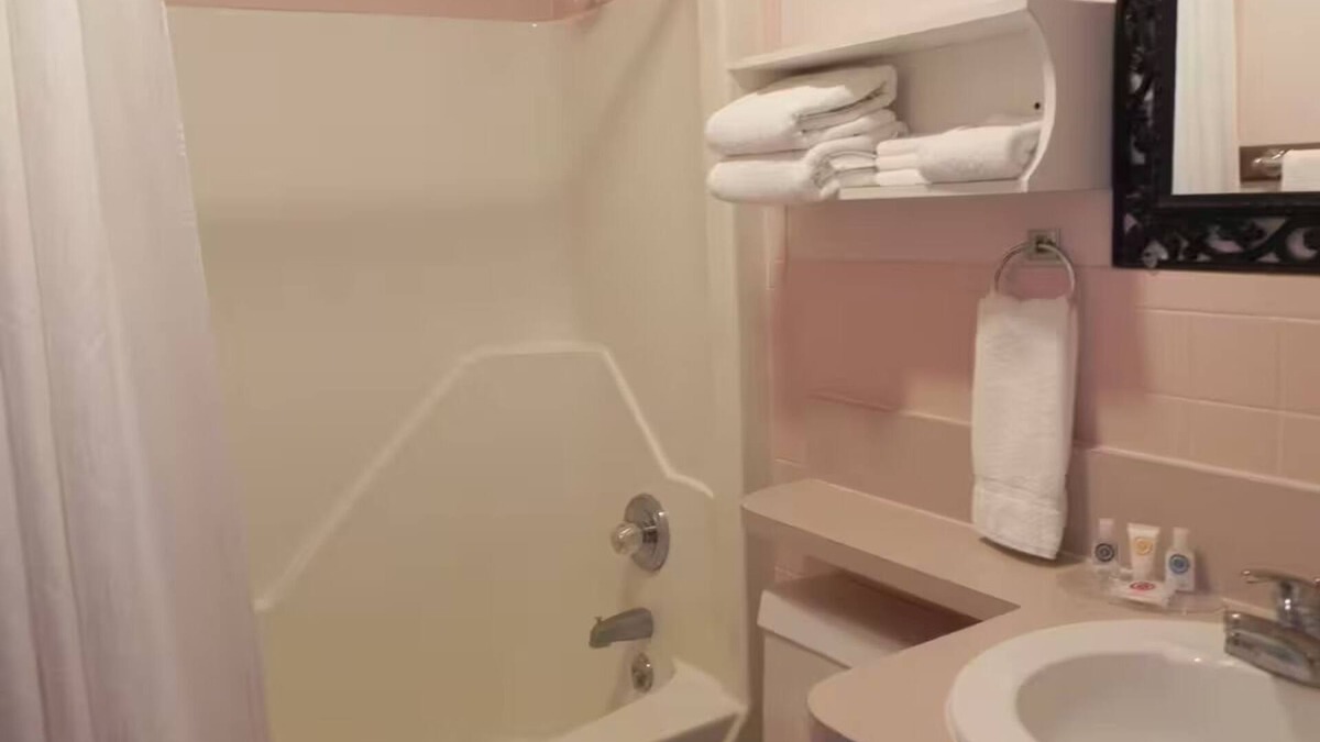 Lake George Resort | Mohican Resort Motel - 2 Bedroom Efficiency