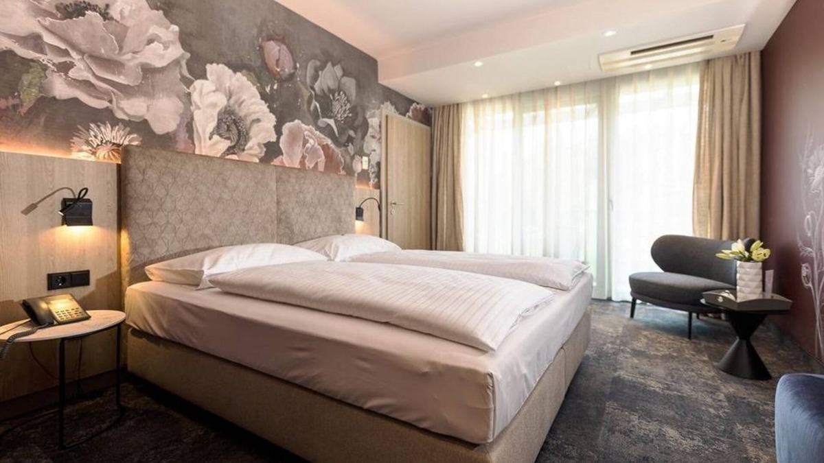 Loipersdorf bei Fuerstenfeld House | Mohnblumenzimmer - 1 Nacht Inkl. Therme - Thermenhotel Vier Jahreszeiten