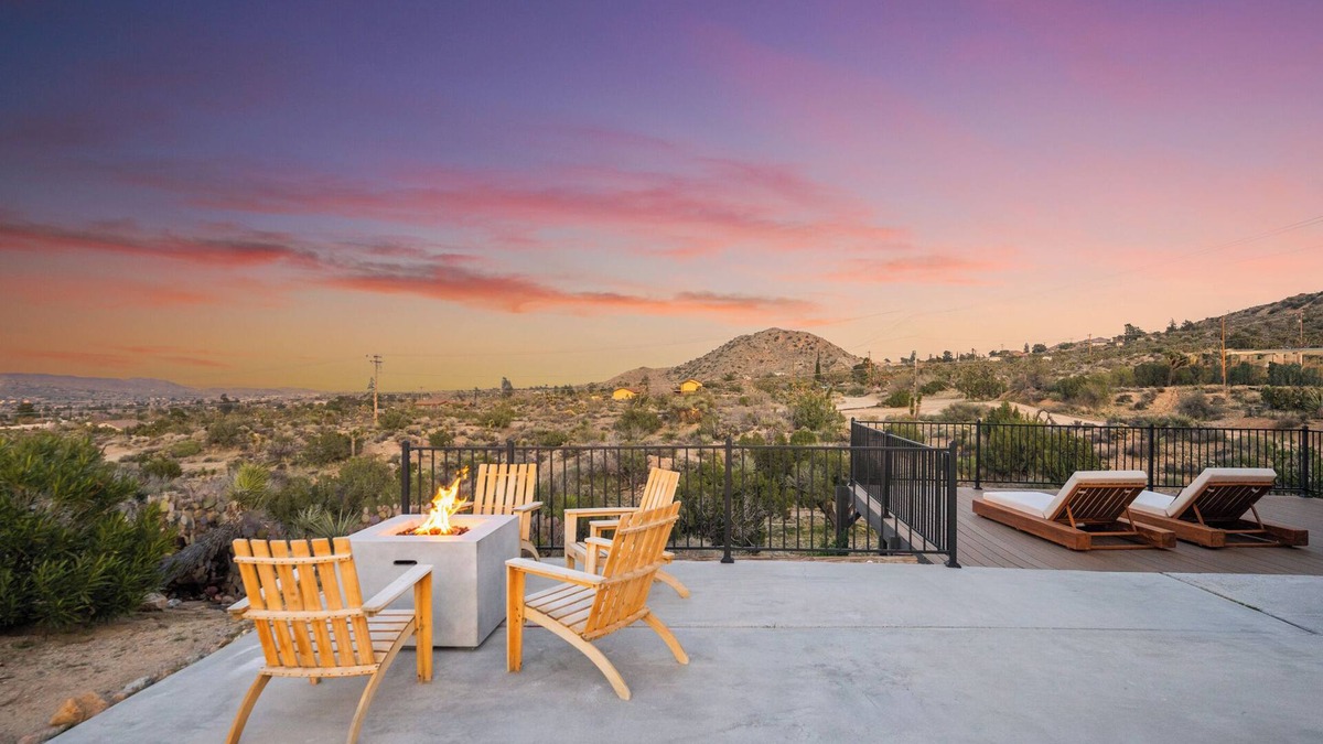 Yucca Valley House | Mojave Oasis * Yoga * Peloton * Hot Tub * Fire Pit * Horseshoes * Amazing Views