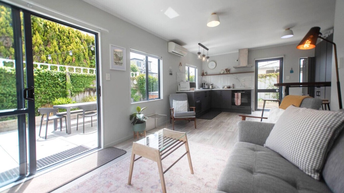 Ngongotaha House | Mokoia Rising - Peaceful lakeside retreat