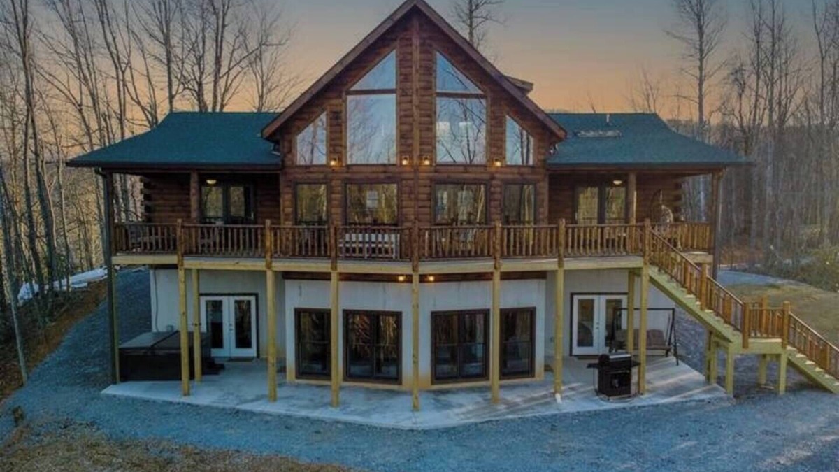 Old Fort Cabin | Moksha Retreat - A-Frame|Mtn Views|Hot Tub|King Ensuites