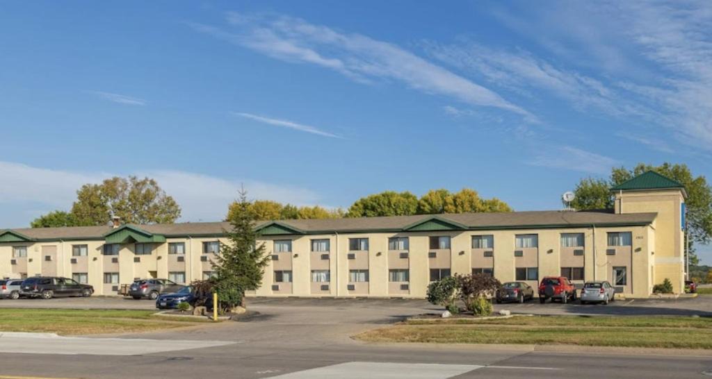 Quad Cities Hotel | Moline Bell
