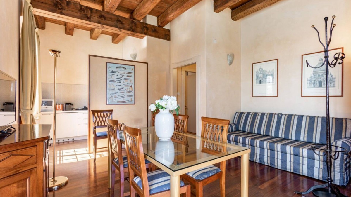 Molina Apartment | Molino Stucky Residence Gondola Suite