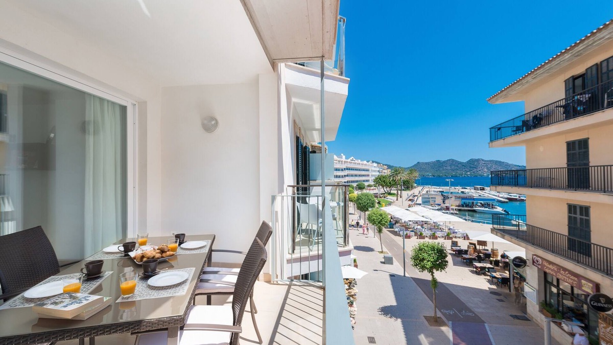 Cala Bona House | MOLL 3 - Apartment with sea views in Cala Bona. Free WiFi