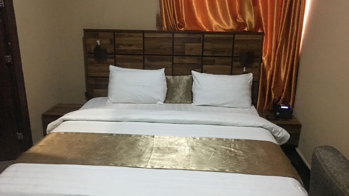 Ibadan Hotel | Momak 4 Hotel & Suites