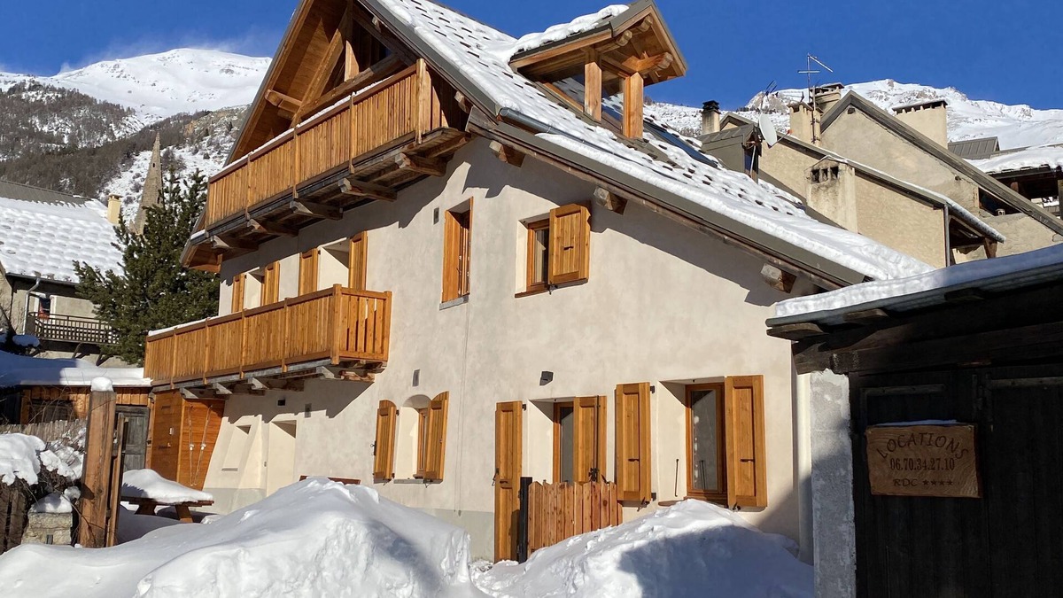 Monetier-les-Bains Apartment | Monêtier-les-Bains center, ground floor, 3 separate bedrooms, private garden