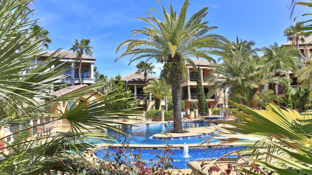 St. Tropez House | Monaco - Easy beach access dogs welcome gated community large pool
