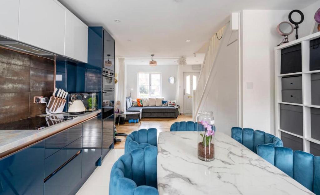 Cricklewood House | Monalychee