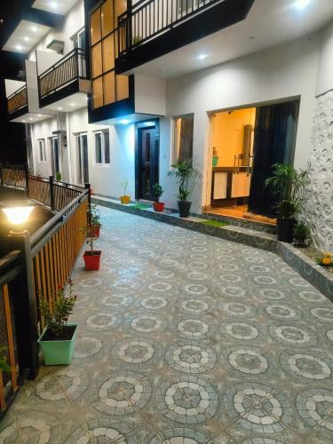 Lansdowne Hotel | Monarch Hills