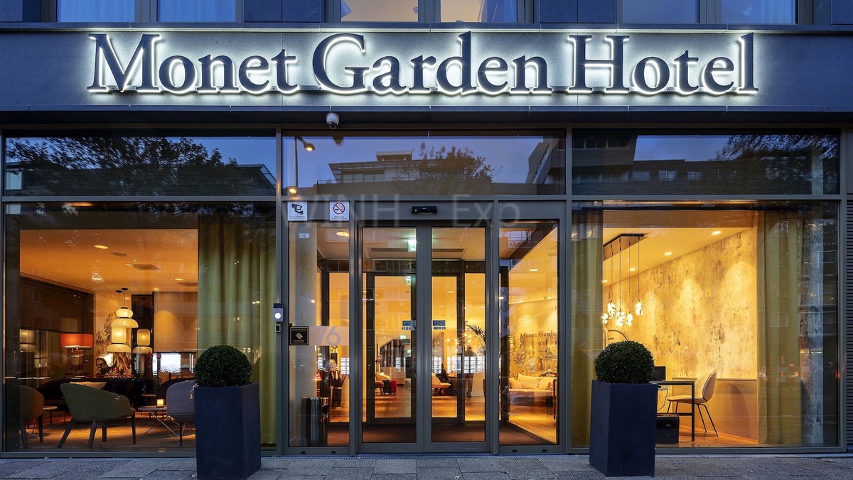 Nieuwmarkt en Lastage Hotel | Monet Garden Hotel Amsterdam