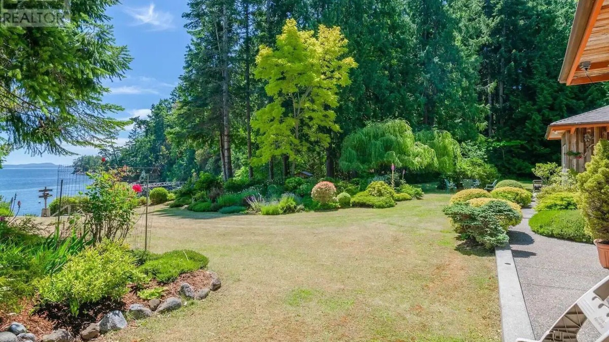 North Oyster Apartment | Monet's Garden by the Sea