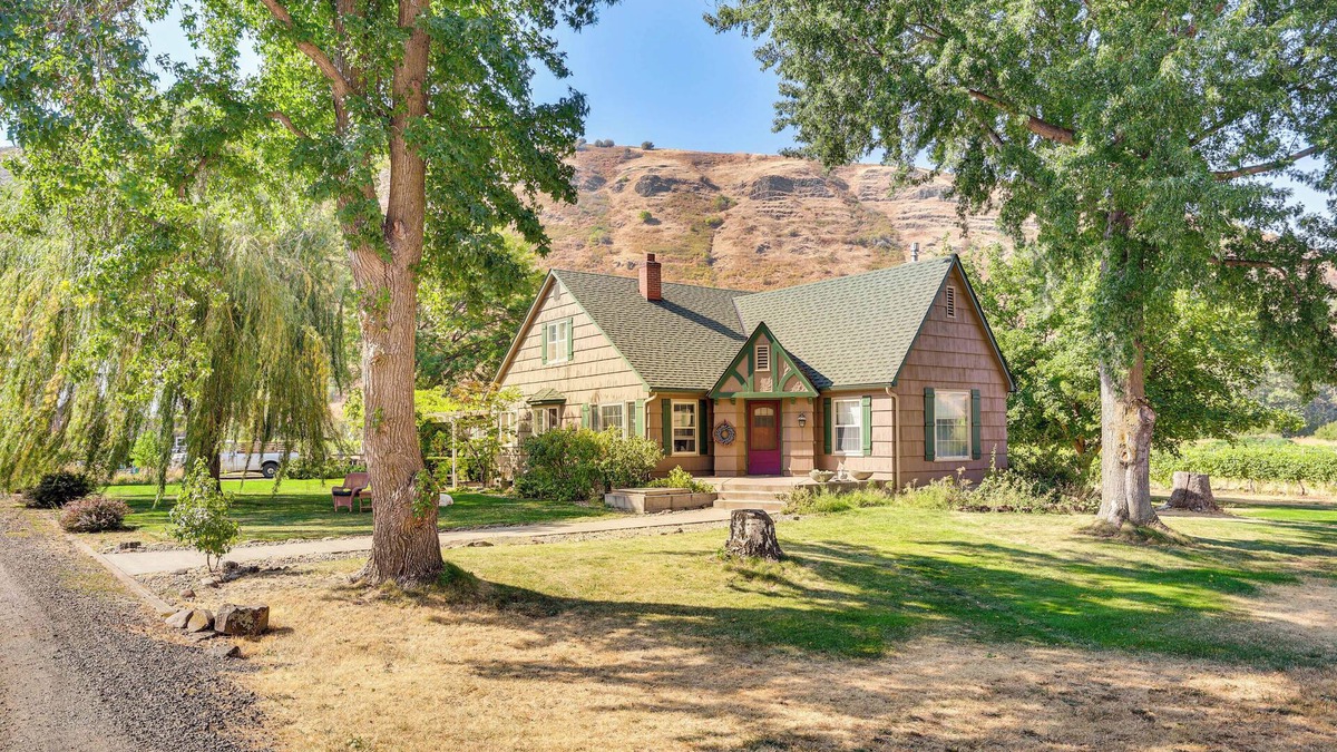 Milton-Freewater Cottage | Mongata Winery Retreat: Hot Tub, On-Site Tastings!