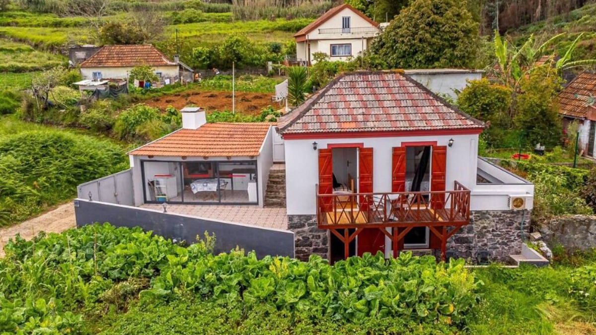 Porto Moniz House | Moniz Ocean Escape | BBQ | Near Porto Moniz Pools